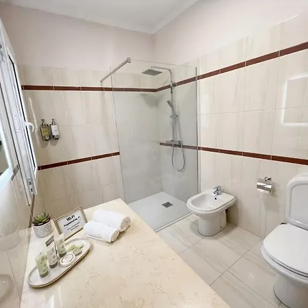 Dom wakacyjny Ocean Views - Scenic Garden Getaway Funchal (Madeira)