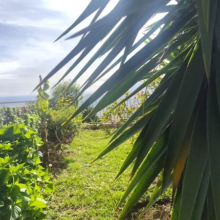 Ocean Views - Scenic Garden Getaway Dom wakacyjny *