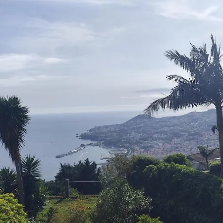 Dom wakacyjny Ocean Views - Scenic Garden Getaway Funchal (Madeira)