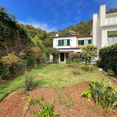 Dom wakacyjny Ocean Views - Scenic Garden Getaway